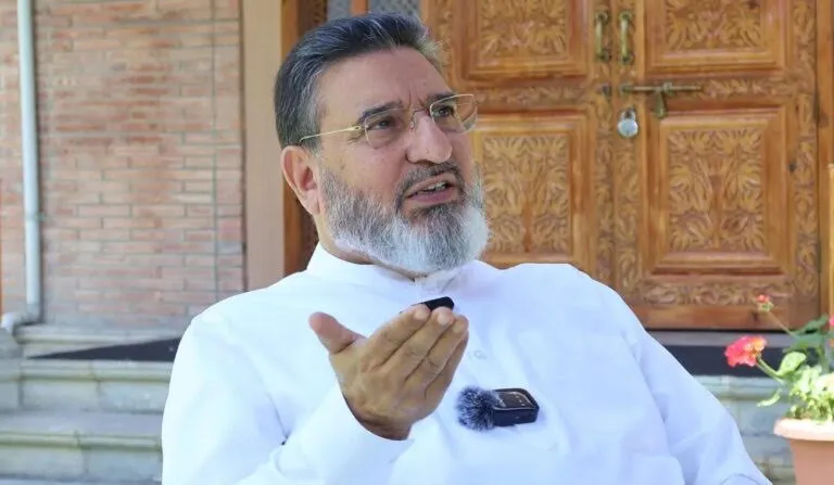Altaf Bukhari says public apology should end controversy; backs parties pursuing restoration of special status