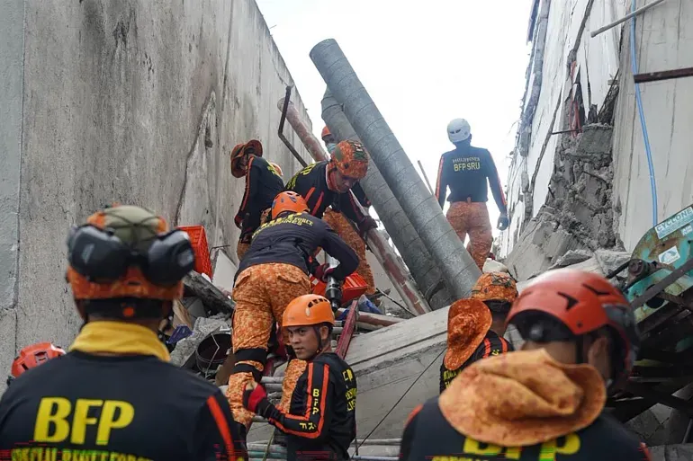 32,000 people displaced by the Philippine earthquake that killed at least 37