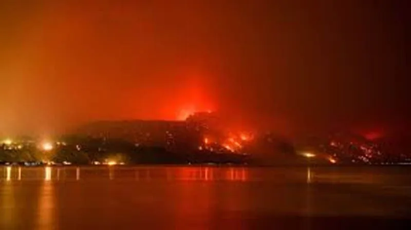 Mexican reinforcements arrive for wildfire fight in western Canada after 20,000 flee