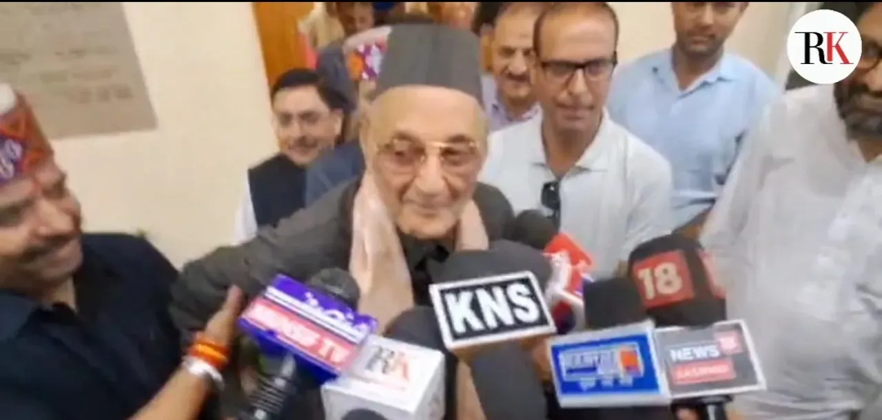 "Centre should fulfil promise of restoring J-K statehood": Karan Singh