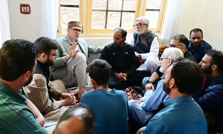 Budgam minor rape-murder:CM visits bereaved family, assures justice