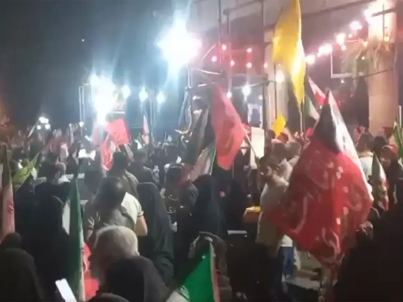 Dozens demonstrate against peace deal with US outside Iran foreign ministry