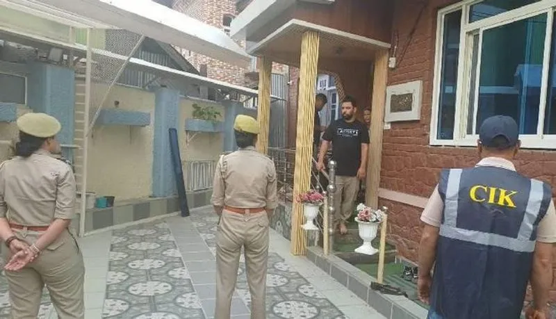 CIK Conducts Raids In 5 Districts Of Kashmir Over Social Media Misuse