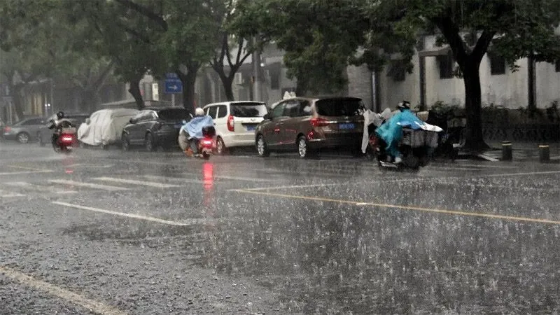 Beijing steps up flood response as red rainstorm alerts issued, heavy rain forecast