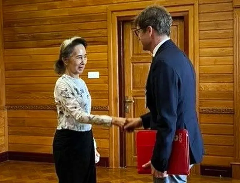 Myanmar's detained former leader Aung San Suu Kyi has rare meeting with International Red Cross