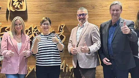 Beijing bans 4 NZ lawmakers from  entering China because they visited Taiwan