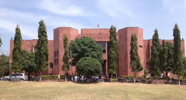 J&K High Court Denies Pay Claims of Contractual Workers, Sets Aside Earlier Order