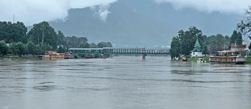 Flood scare eases