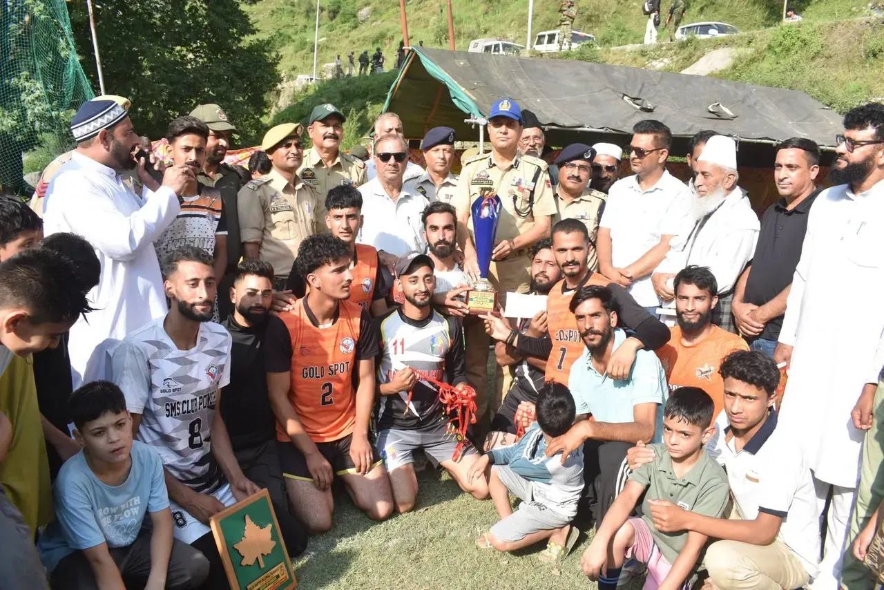Police Martyrs Memorial Volleyball Tournament culminates with enthusiasm at Mandi