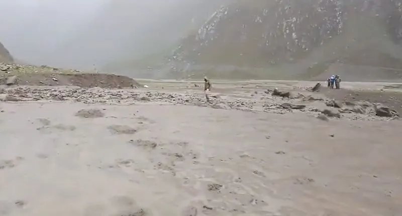 Cloudburst Triggers Flash Floods, Landslides In Minamarg; Bakerwal Families Rescued
