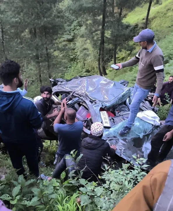 Two killed as car plunges into Nullah in Banihal